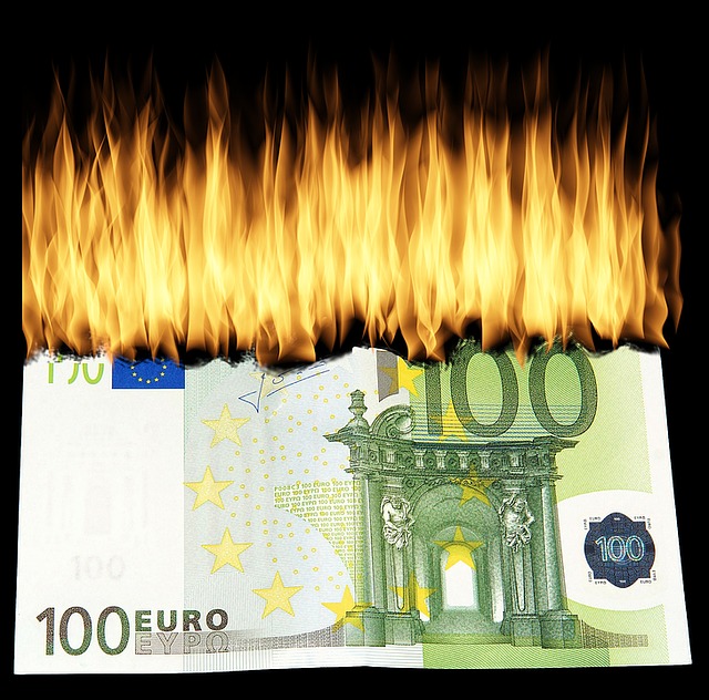 hořící bankovka.jpg